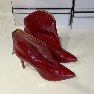 SCHUTZ Red Crocodile Print Ankle Boots Leather Sole Size 6.5B